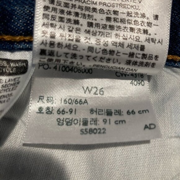 LEVI’S 501 Sz 26 Distressed Button Fly Premium Denim Jean Shorts - Picture 9 of 10